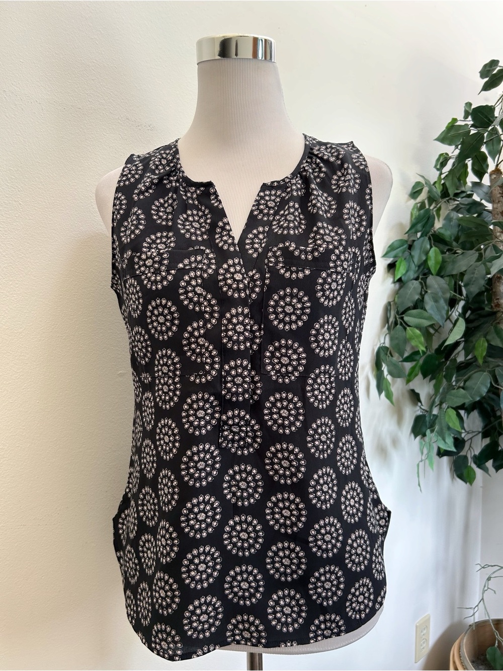 Ann Taylor • Print Henley Style Tank